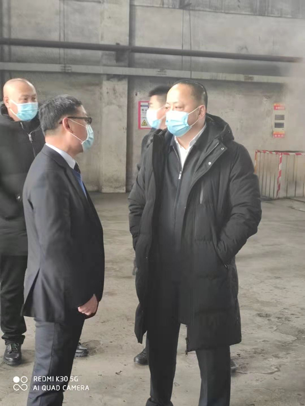 16.景大为副总司理向张恒书记汇报供热情形_副本.jpg