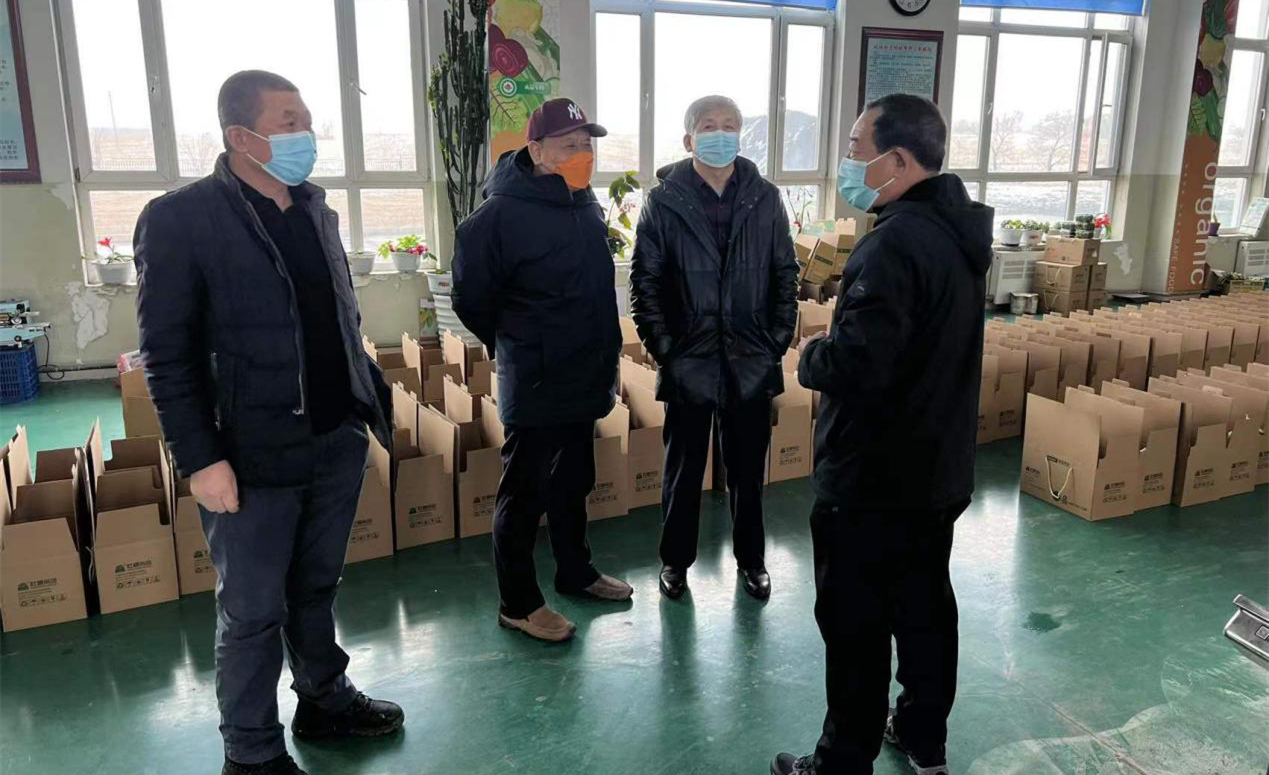 9.集团副董事长走访5001拉斯维加斯农业_副本.png