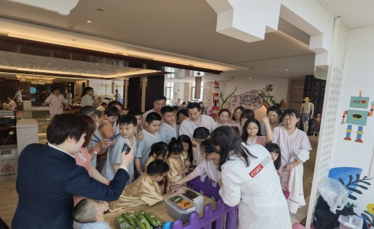18.旅馆公司联合农业总公配合举行“制作干花团扇”运动现场_副本.jpg