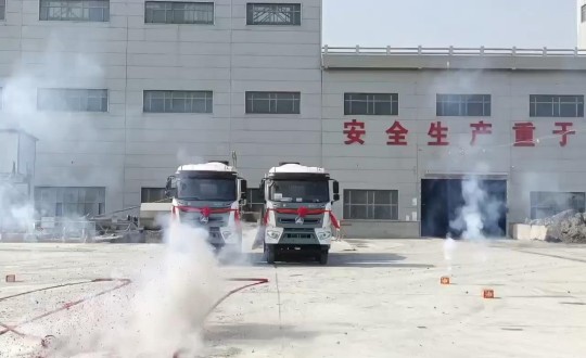 13.装配式总公司举行以旧换新罐车_副本.jpg