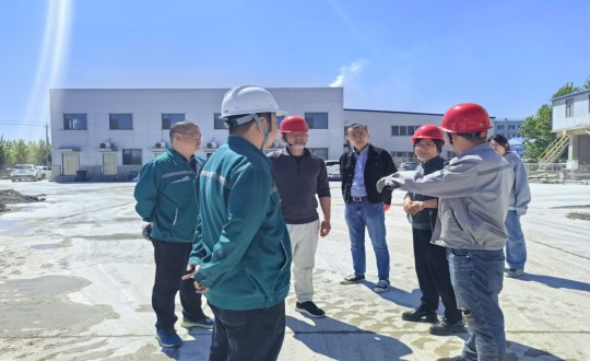 9.刘翔鹏总司理接待长春工程学院土木学院教学副院长李九阳一行_副本.jpg