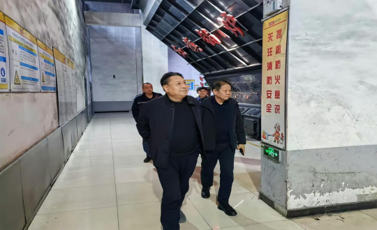 2024年11月18日，，，集团副董事马秉臣深入供热总公司一线举行事情走访_副本.png