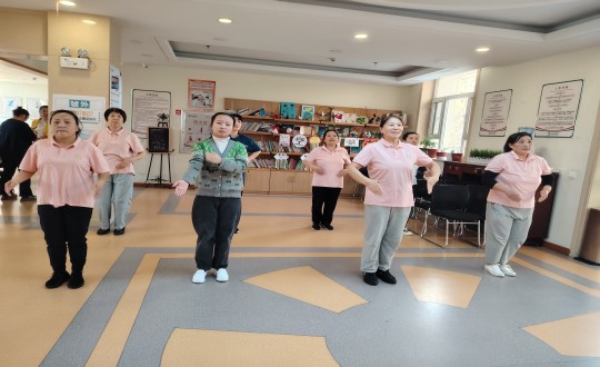 25.养老公司举行第四序度文化运动_副本.jpg