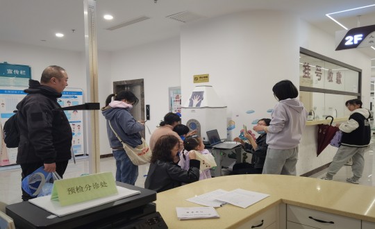 23.社区医院举行“助力儿童生长发育康健教育评估”主题义诊运动_副本.jpg